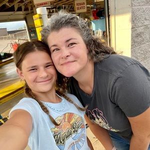 Meet your Posher, Hilary